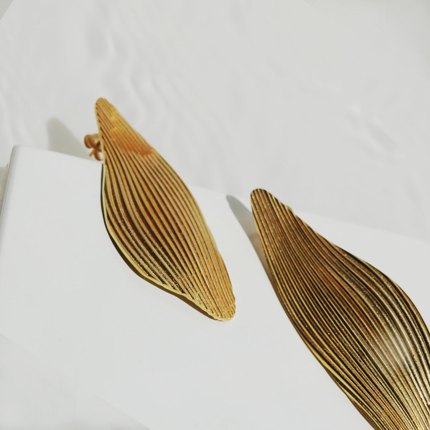 JOIDART-ONARIA- Large Golden Earrings
