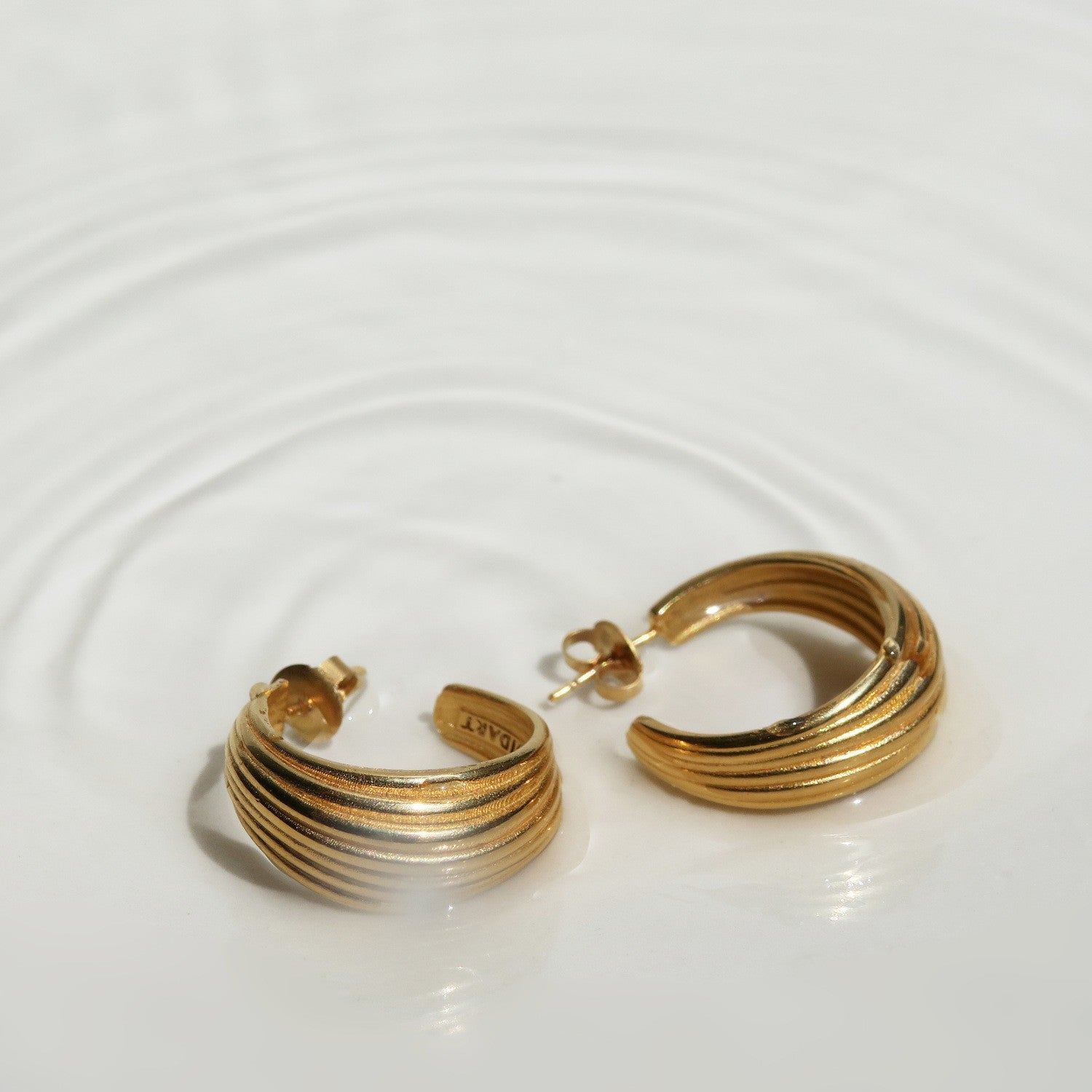 JOIDART-ONARIA- Golden Hoops Earrings