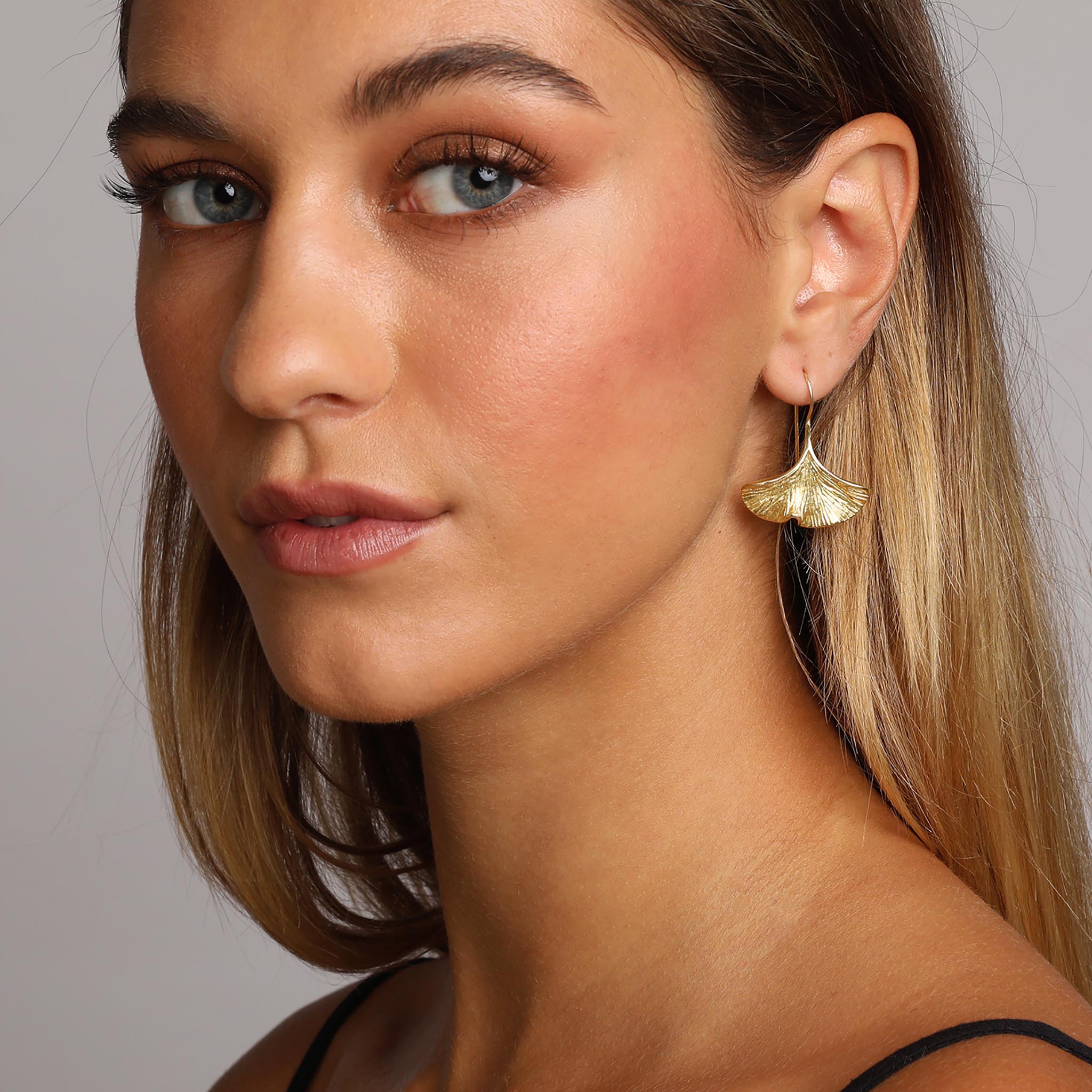 Yellow-Gold Plain Ginkgo Earrings