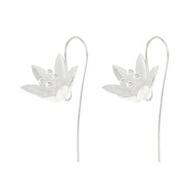 Load image into Gallery viewer, Silver Lily Flower Earrings
