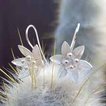 Load image into Gallery viewer, Silver Lily Flower Earrings